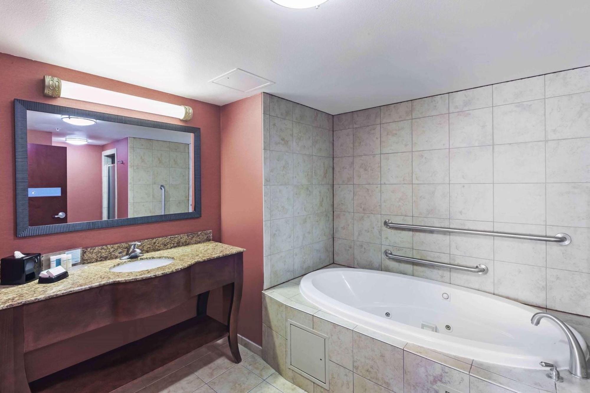 Hampton Inn & Suites Морган-Сити Экстерьер фото